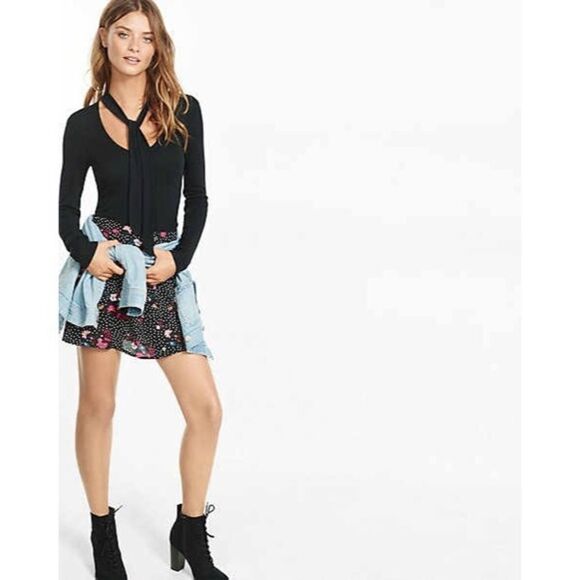 ✨Ribbed Tie Neck Tee✨ - Picture 1 of 6